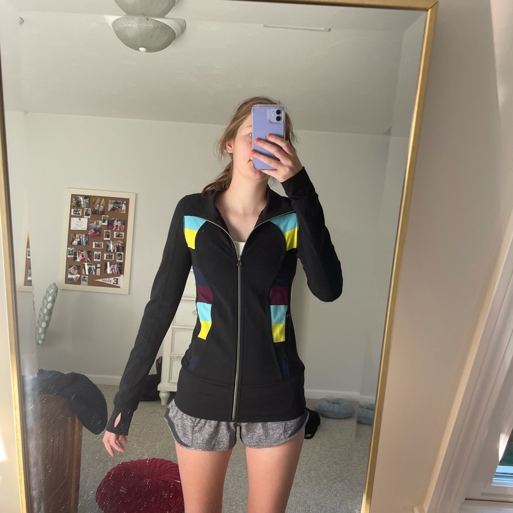 Size 4 lululemon jacket - Picture 2 of 3